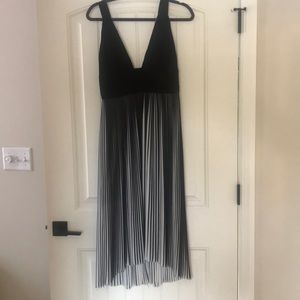 Nicholas Black and White Deep V Dress Size 8